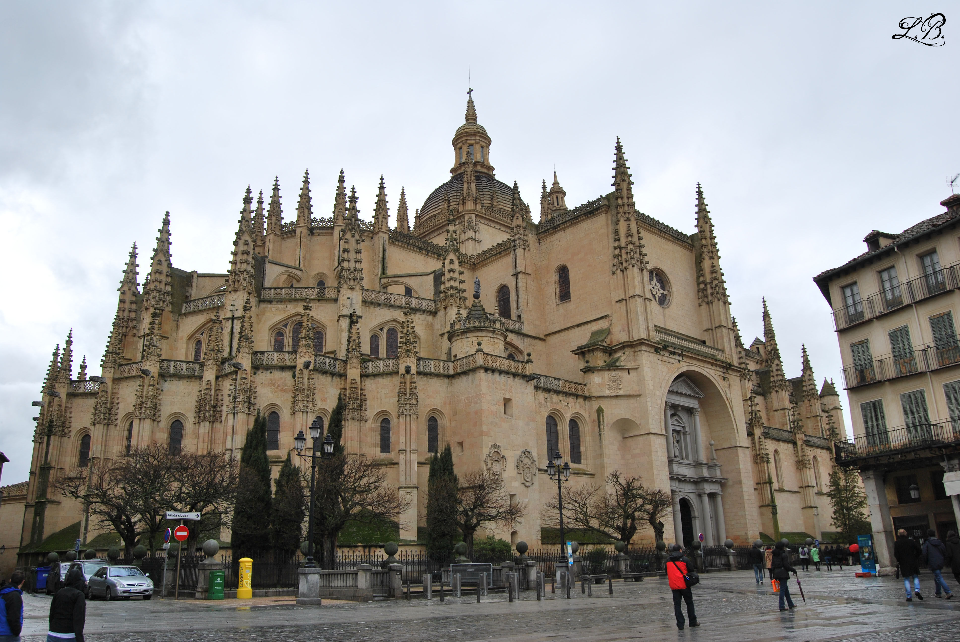 ¿Cómo se apoda comúnmente a la catedral de Segovia?
