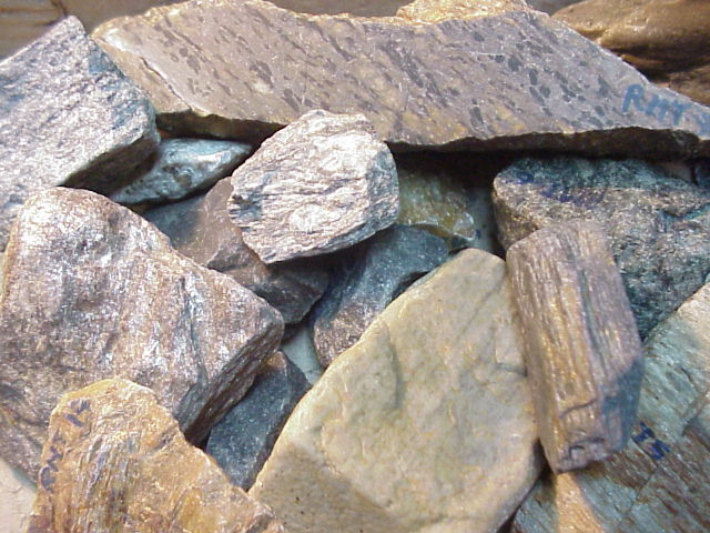 Removiendo las rocas veis un mecanismo, el derrumbe ha sido intencionado
