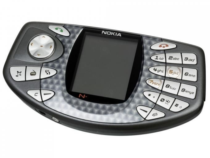 ¿Cómo se llamaba este teléfono-videoconsola que presentó Nokia?