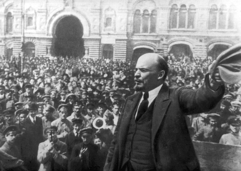 ¿En qué mes celebran los rusos la Revolución de Octubre?
