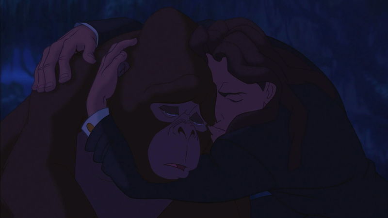 Cuando Tarzan se despide de su madre Kala, para irse a Inglaterra.
