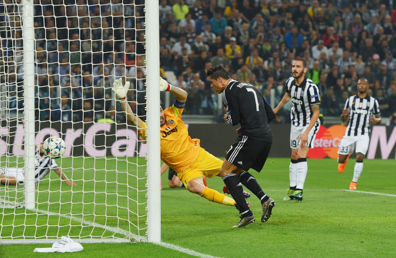 ¿Qué desafortunada jugada evitó al Madrid sumar un gol importante en Turín? ¿Quién la protagonizó?